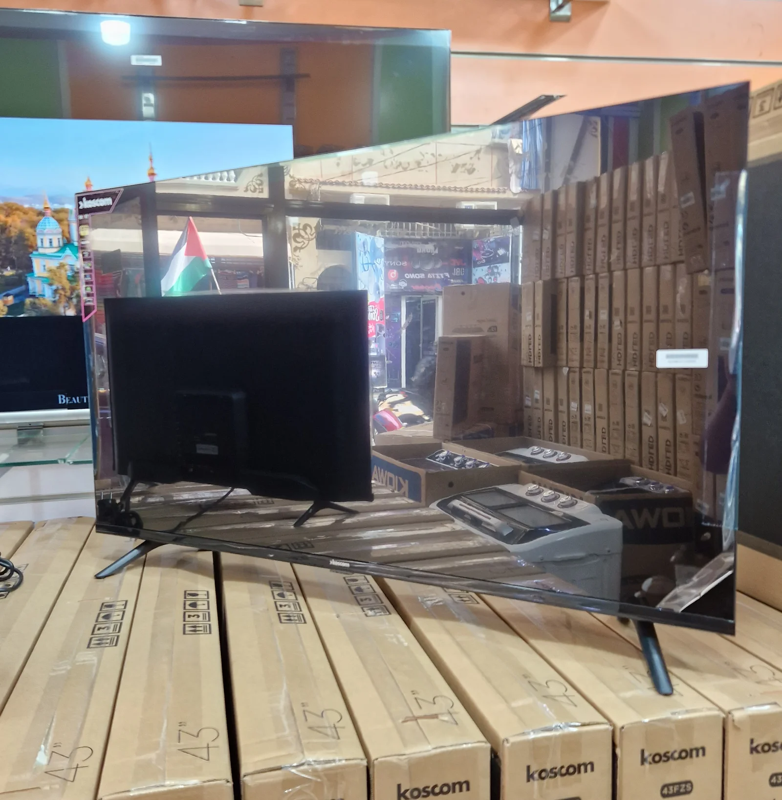 تلفاز Koscom 43 بوصة Smart – Android 14، Frameless، HD - Image 3